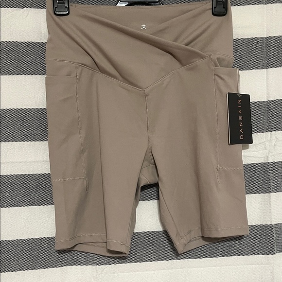 Danskin Women's Taupe Bike Shorts - Picture 1 of 4
